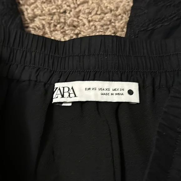 Zara Eyelet Pants (XS) - Picture 4 of 11